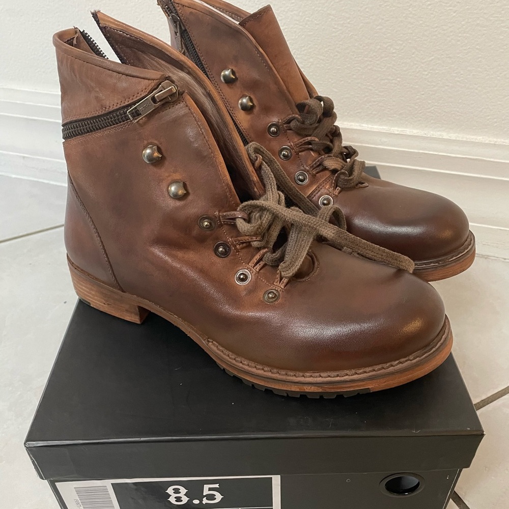 Vintage Foundry
Arionna Combat Boot